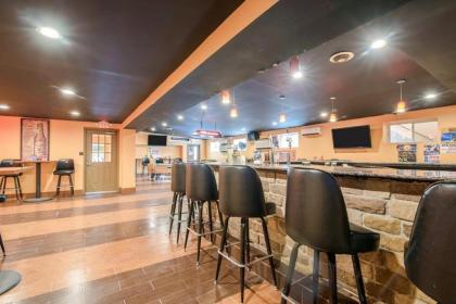 Rodeway Inn - image 9