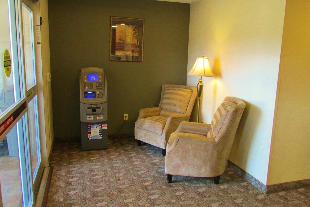 Crystal Springs Inn and Suites - image 6