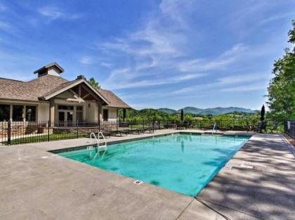 Modern Cades Cove Condo- Mountain Views Community Pool and Fire Pit Private Patio