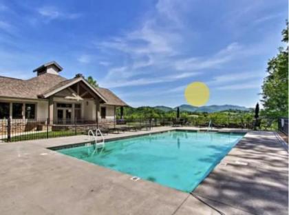 Gorgeous Cades Cove Condo with Community Pool townsend Tennessee