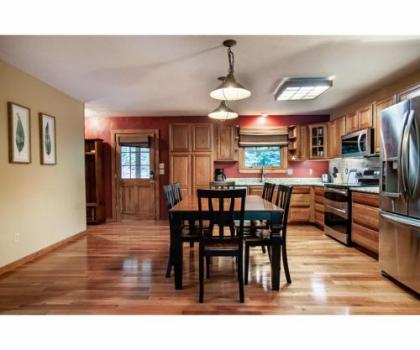 Lillypad Landing with hot tub pool table and fireplace