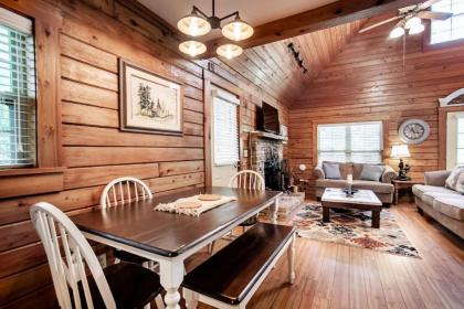 Laurel Valley Charmer with Grill and Golf Course Access - image 13