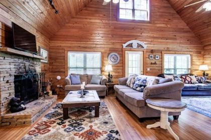 Laurel Valley Charmer with Grill and Golf Course Access - image 16