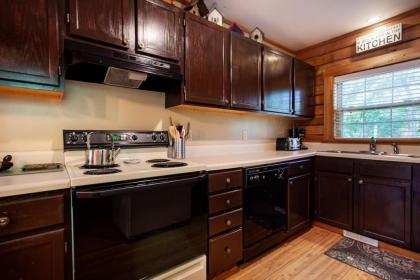 Laurel Valley Charmer with Grill and Golf Course Access - image 17