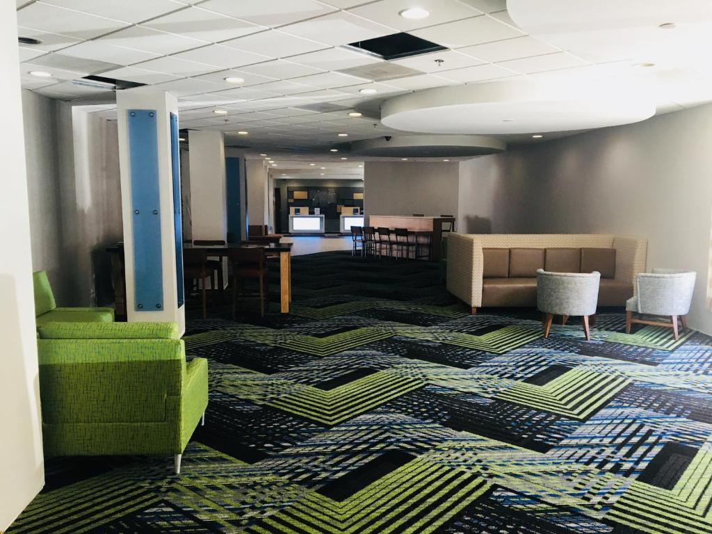 Holiday Inn Express Towson- Baltimore North an IHG Hotel - image 3