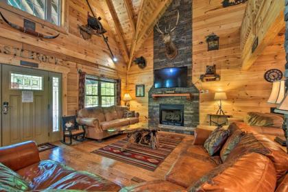 Trenton Cabin with Hot Tub- 14 Mi to Lookout Mtn