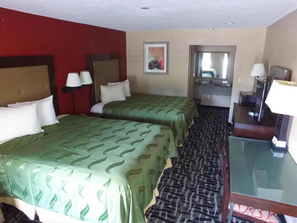 Cross Road Motel - image 2