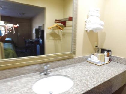 Cross Road Motel - image 4