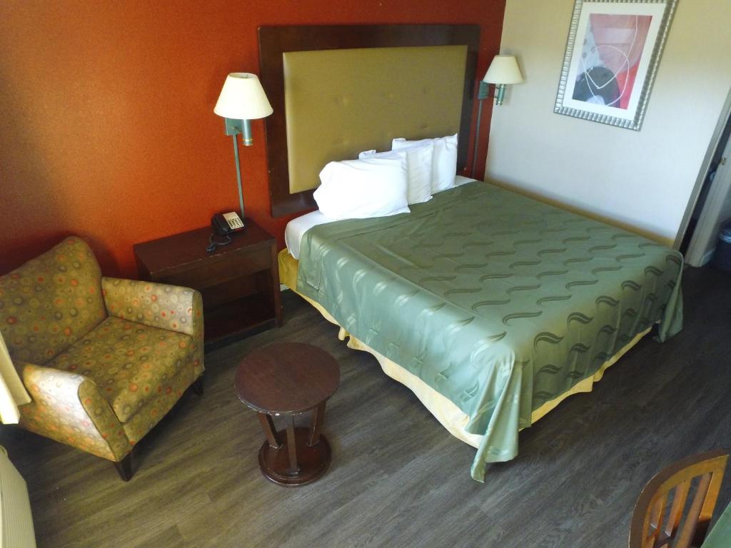 Cross Road Motel - image 6