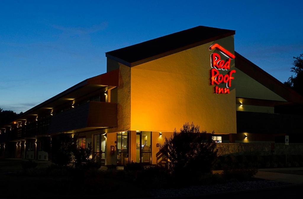 Red Roof Inn Philadelphia - Trevose - image 2