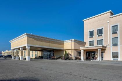 Comfort Inn  Suites triadelphia