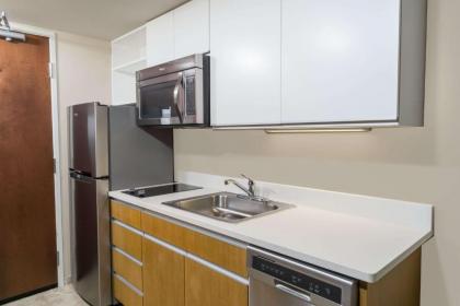 Hawthorn Suites by Wyndham Wheeling at The Highlands - image 11