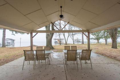 Great Texas Lakefront on CedarCreek Lake - image 11