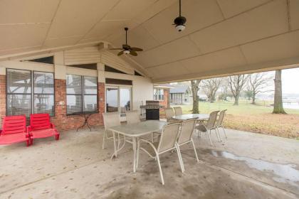 Great Texas Lakefront on CedarCreek Lake - image 12