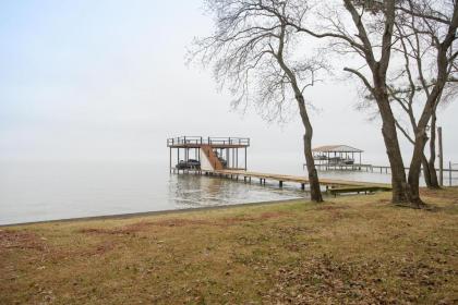 Great Texas Lakefront on CedarCreek Lake - image 8
