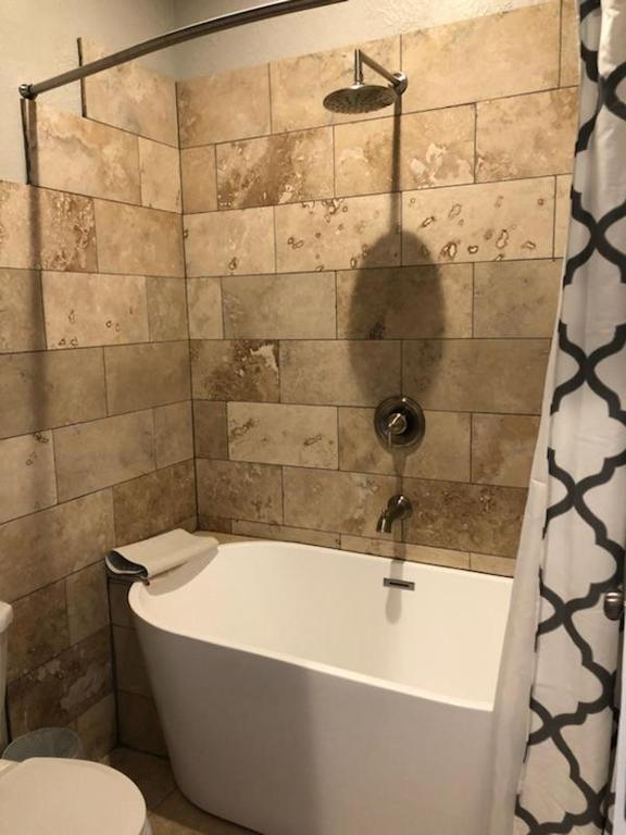 Stone Canyon Inn - image 2