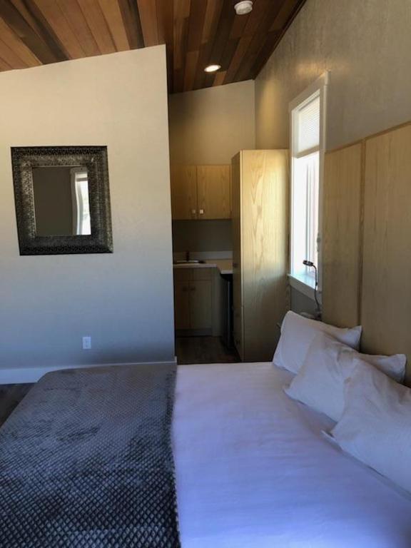 Stone Canyon Inn - image 3