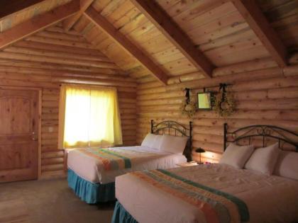 Bryce Canyon Log Cabins - image 2