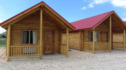 Bryce Canyon Log Cabins - image 3