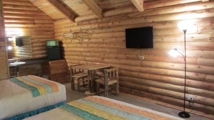 Bryce Canyon Log Cabins - image 4