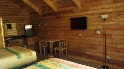 Bryce Canyon Log Cabins - image 6