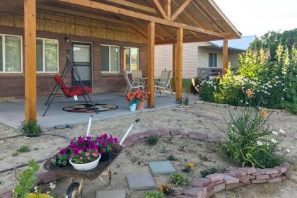 Tropic Family House - 10 Miles to Bryce Canyon! - image 5
