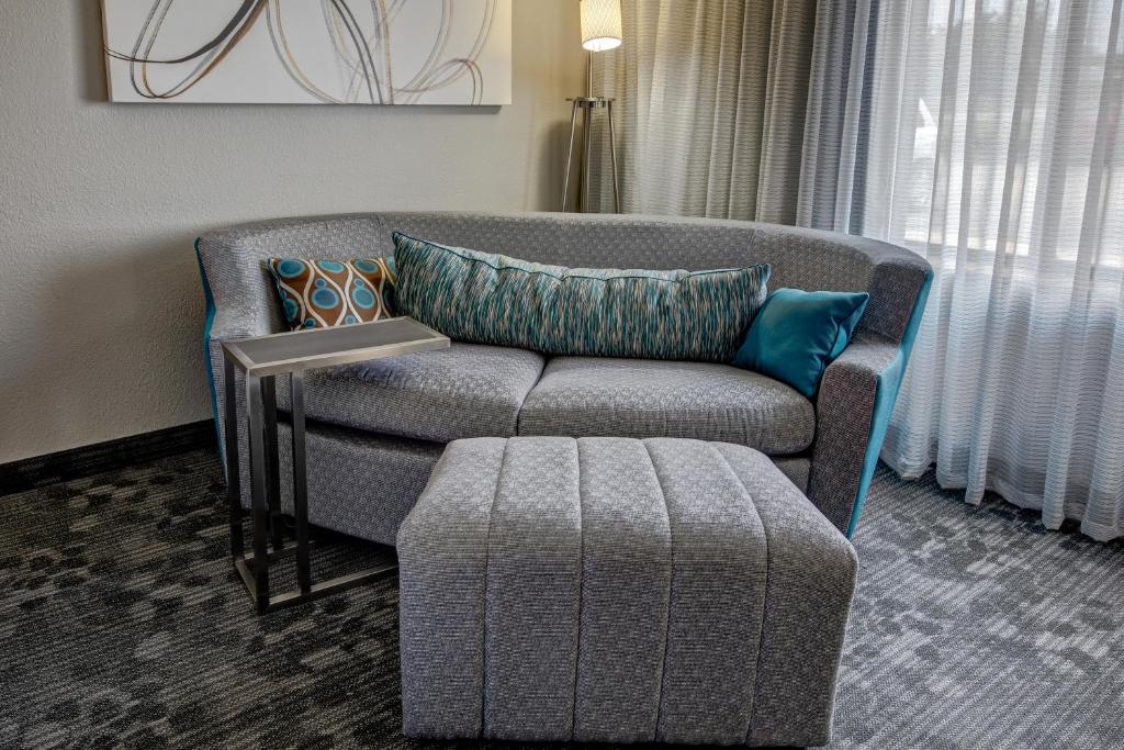Courtyard by Marriott Troy - image 6