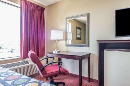 Super 8 by Wyndham Troy IL/St. Louis Area - image 10