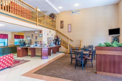 Super 8 by Wyndham Troy IL/St. Louis Area - image 3