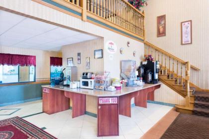 Super 8 by Wyndham Troy IL/St. Louis Area - image 6