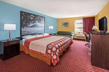 Super 8 by Wyndham Troy IL/St. Louis Area - image 7