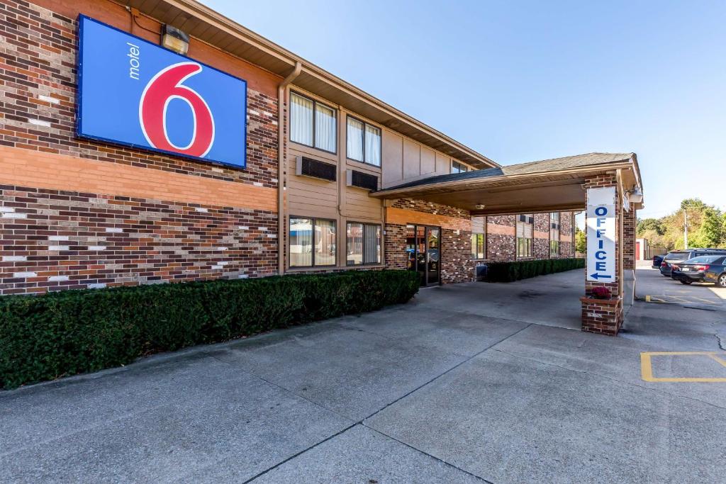 Motel 6-Troy IL - main image
