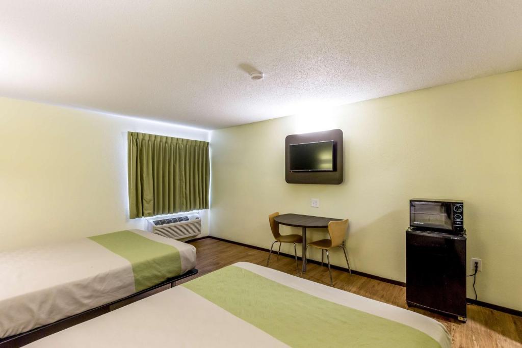 Motel 6-Troy IL - image 4