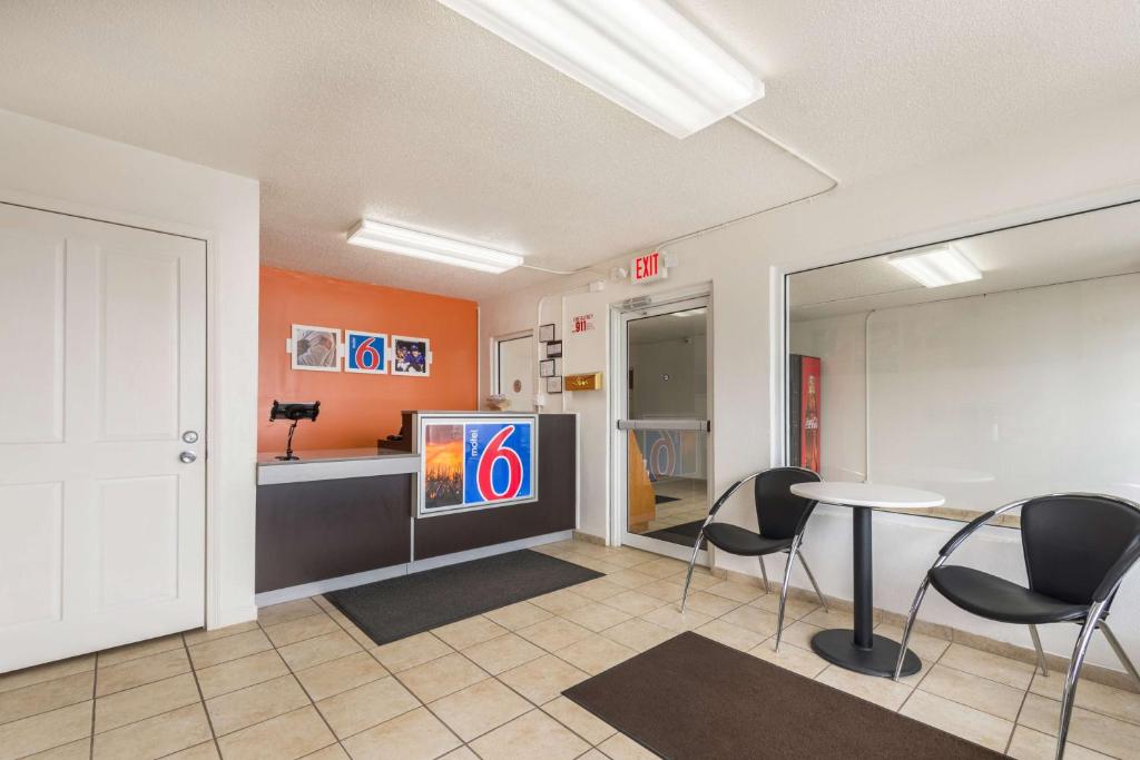 Motel 6-Troy OH - image 4