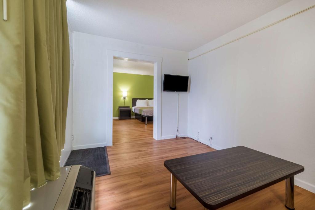 Motel 6-Troy OH - image 5