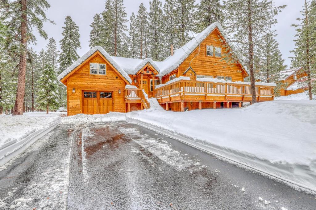 Snowpeak Chalet in Tahoe Donner - main image