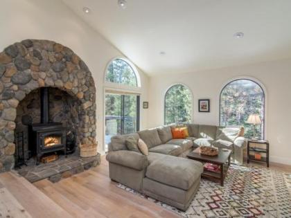 11824 Schussing Way Home