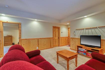 Inviting Comfortable Mountain Home - image 4