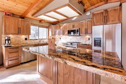 Gorgeous Updated Cabin Panoramic Donner Lake View - image 5