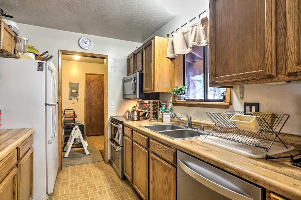 Outdoorsy Cabin Retreat Less Than 2 Miles to Donner Lake! - main image