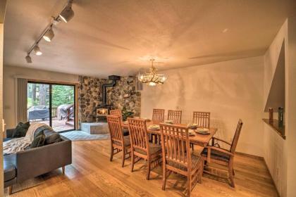 Truckee Golf Course Home with Hot Tub and Spacious Deck - image 12