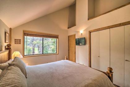 Truckee Golf Course Home with Hot Tub and Spacious Deck - image 17