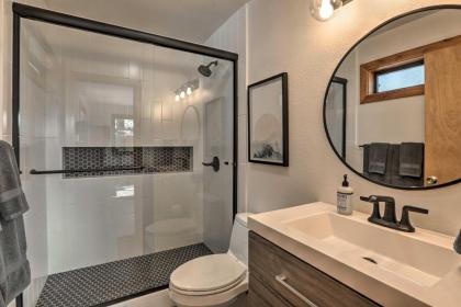 Modern Tahoe Donner Retreat with Deck and Grill! - image 18