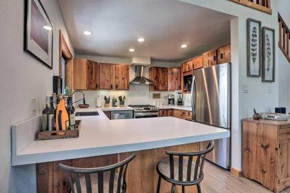 Modern Tahoe Donner Retreat with Deck and Grill! - image 9