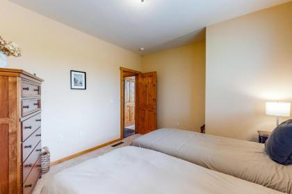 Comfortable and Convenient Truckee Condo - image 11