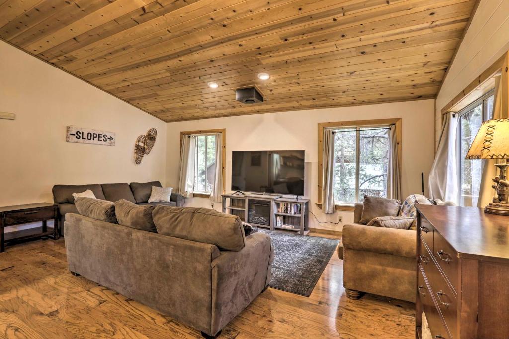 Modern Mountain Chalet Less Than 1 Mile to Slopes! - image 4