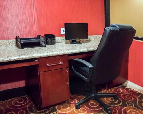 Comfort Inn & Suites Trussville I-59 exit 141 - image 4