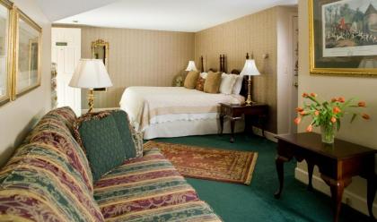 1906 Pine Crest Inn - image 10