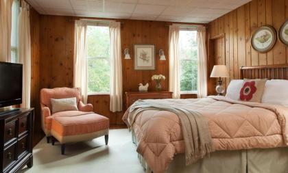 1906 Pine Crest Inn - image 2