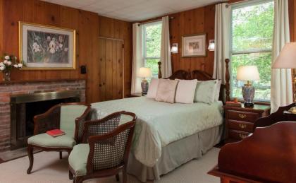 1906 Pine Crest Inn - image 6
